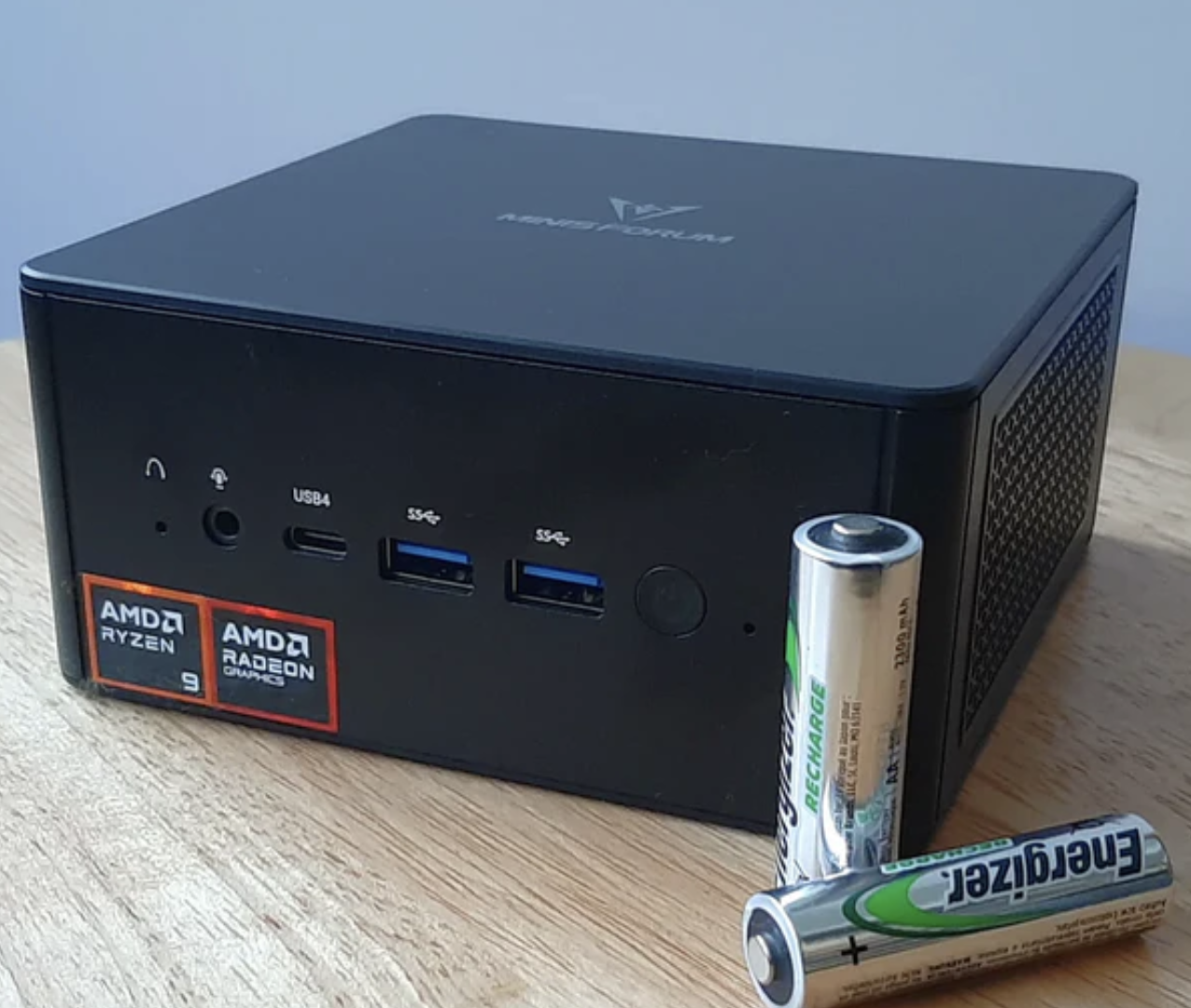 MINISFORUM UM890 Pro Review